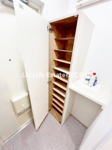 石山ビルの玄関