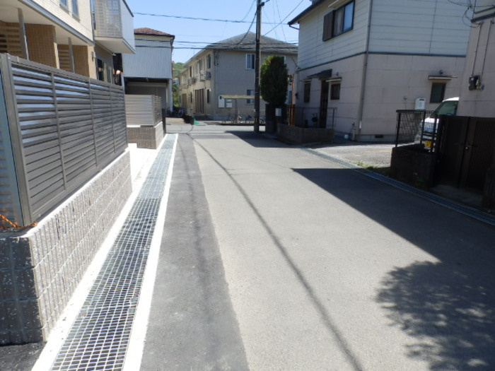 ピースフルⅢの周辺|前面道路