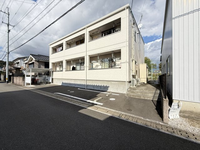 フローラルシンフォニーの駐車場