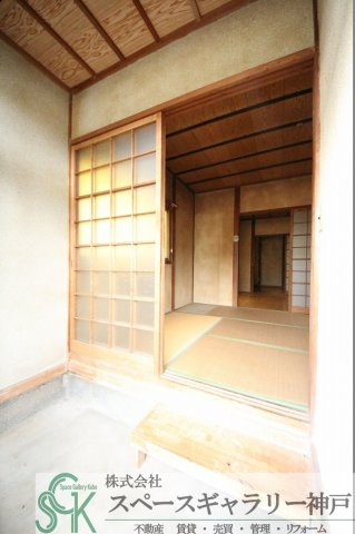 南海荘のエントランス|※お部屋により仕様が異なる場合があります※