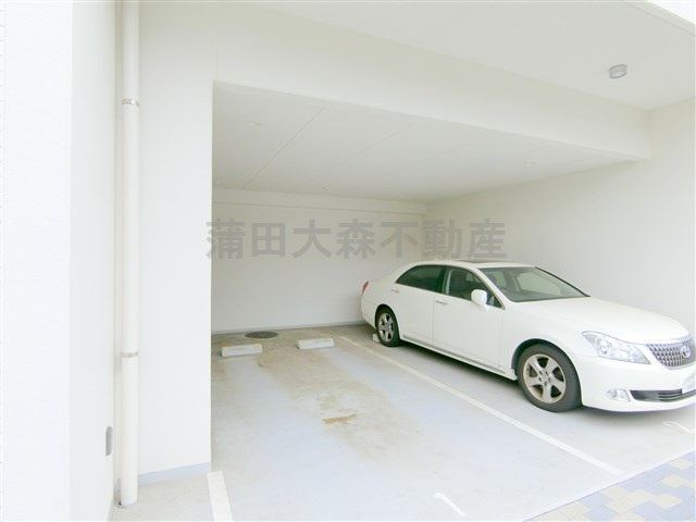 CREVISTA大森西の駐車場