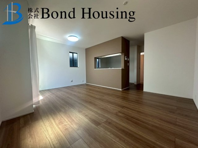 南向きで陽当たり良好　桃山台6丁目　新築2区画　2号棟の居間・リビング