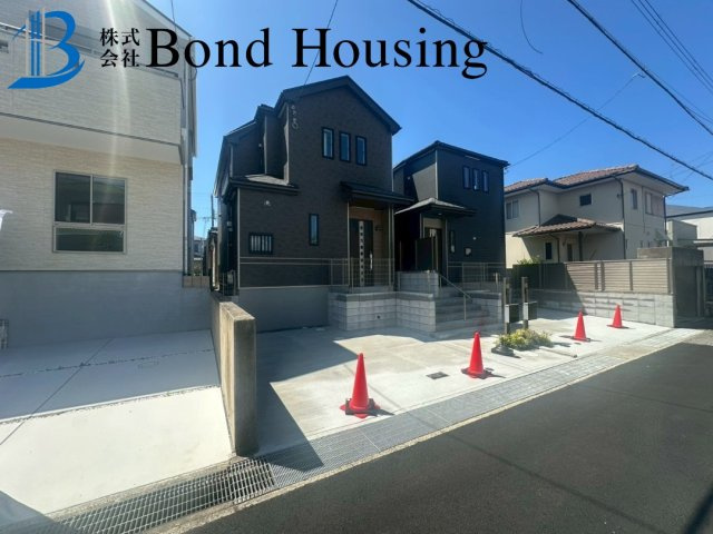 南向きで陽当たり良好　桃山台6丁目　新築2区画　2号棟の前面道路含む現地写真