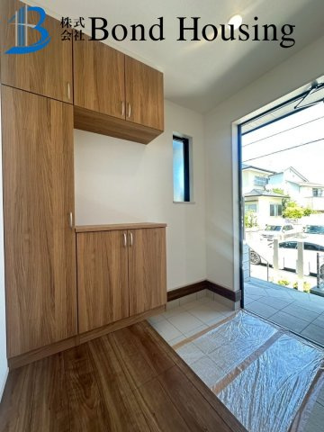 南向きで陽当たり良好　桃山台6丁目　新築2区画　2号棟の玄関