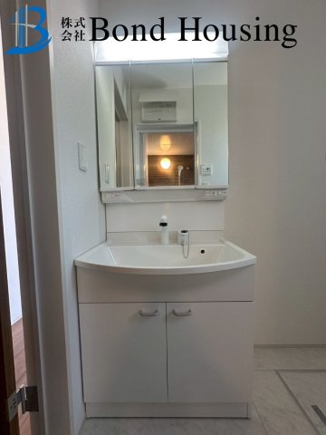 南向きで陽当たり良好　桃山台6丁目　新築2区画　2号棟の独立洗面台