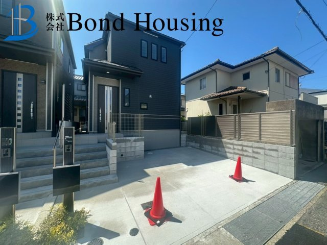 駐車並列2台可能　桃山台6丁目　新築2区画　1号棟の駐車場