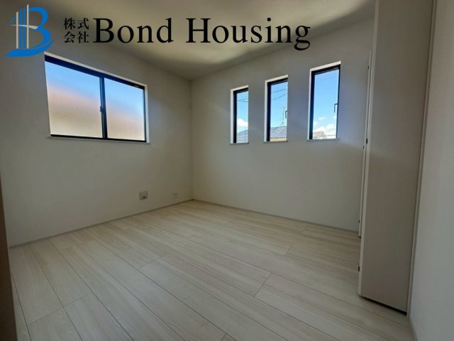 駐車並列2台可能　桃山台6丁目　新築2区画　1号棟の子供部屋