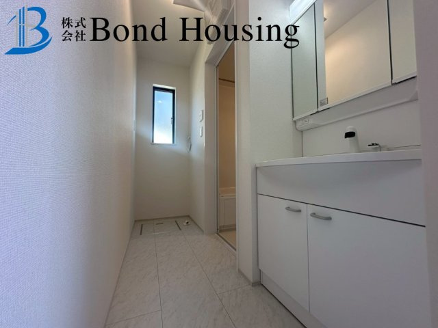 駐車並列2台可能　桃山台6丁目　新築2区画　1号棟の洗面所