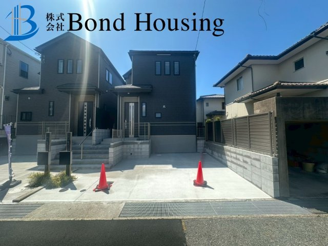 駐車並列2台可能　桃山台6丁目　新築2区画　1号棟の前面道路含む現地写真