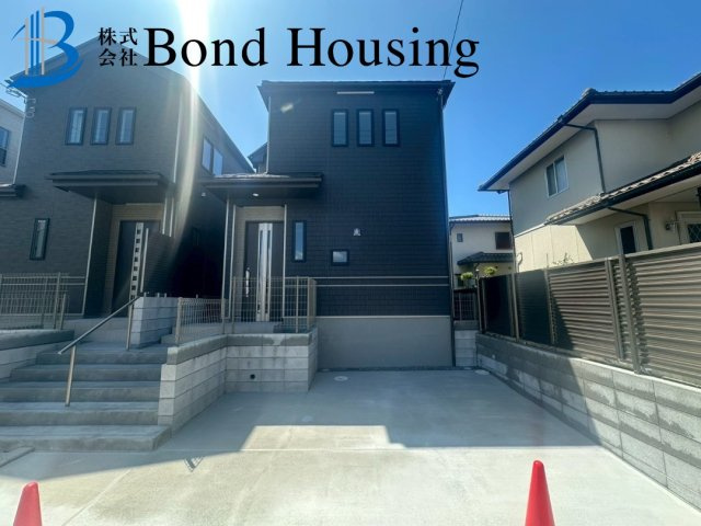 駐車並列2台可能　桃山台6丁目　新築2区画　1号棟の外観