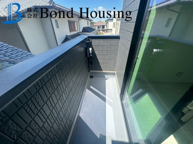 駐車並列2台可能　桃山台6丁目　新築2区画　1号棟のバルコニー