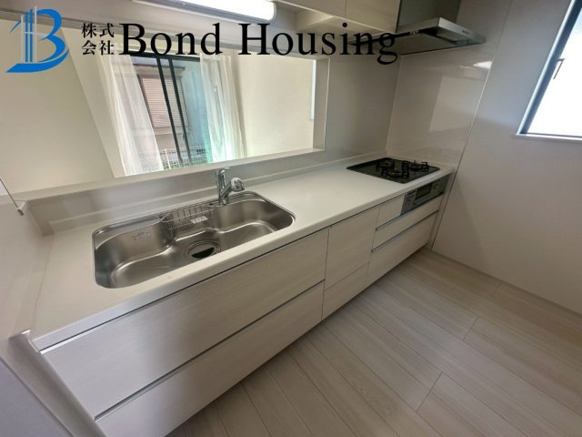 駐車並列2台可能　桃山台6丁目　新築2区画　1号棟のキッチン