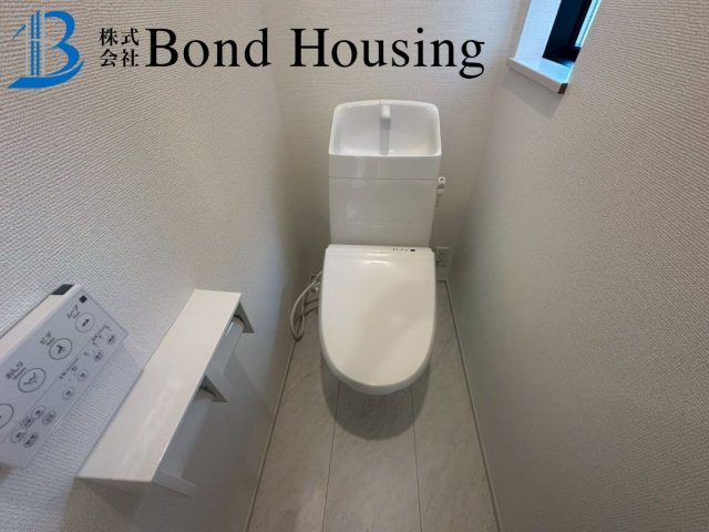 駐車並列2台可能　桃山台6丁目　新築2区画　1号棟のトイレ