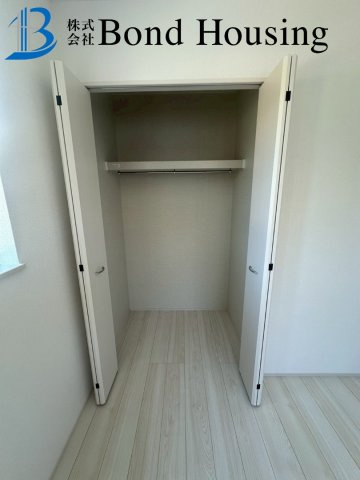 駐車並列2台可能　桃山台6丁目　新築2区画　1号棟の収納