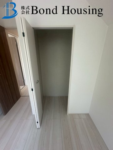 駐車並列2台可能　桃山台6丁目　新築2区画　1号棟の収納