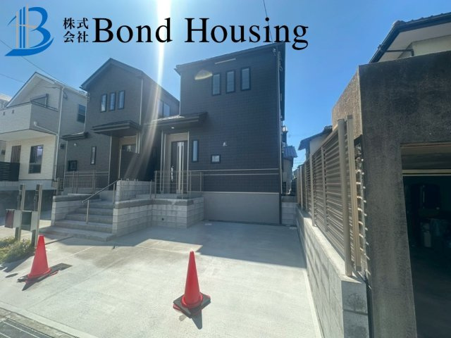 駐車並列2台可能　桃山台6丁目　新築2区画　1号棟の外観