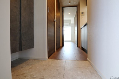 【玄関】 | S-RESIDENCE今池arcana | 明るい玄関です