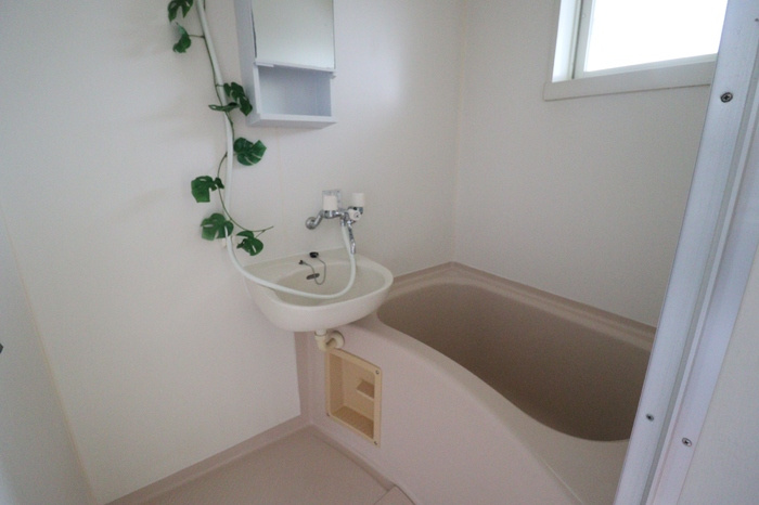 ライトハウス ⅠⅡの浴室|洗面台付きユニットバス（小窓付）