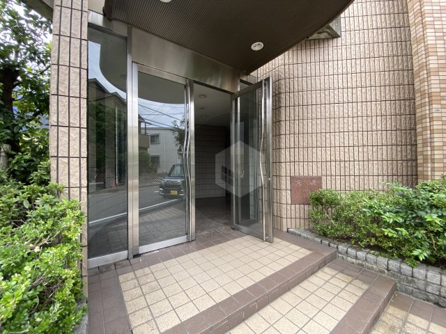 鴻池クレストのエントランス