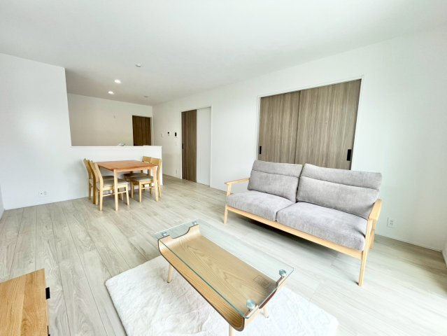 【居間・リビング】 | 神栖市若松中央2号棟 | 3LDK　最短即日見学も可能です。お気軽にお問合せください。