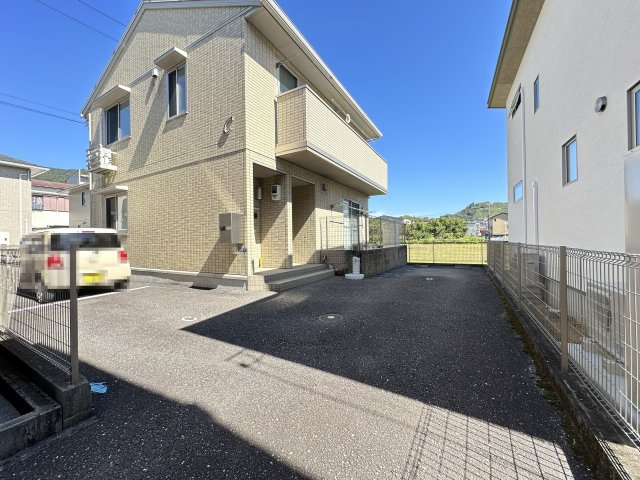 シャンブル・ド・シャルマン C棟の駐車場