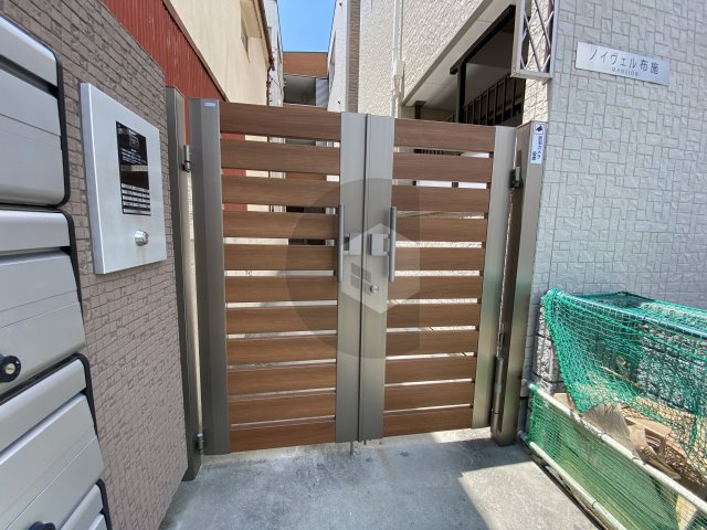 ノイヴェル布施のエントランス