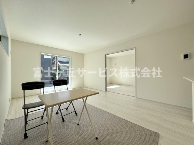 【居間・リビング】 | 島田市中溝町 新築一戸建て 2号棟 | リビングです