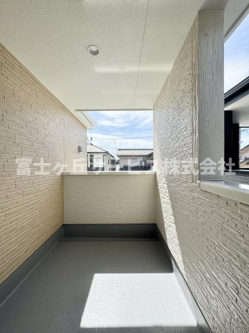 【バルコニー】 | 島田市中溝町 新築一戸建て 2号棟 | 急な天候の変化にも心強いインナーバルコニー