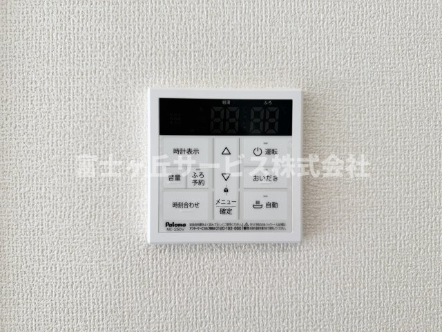 【発電・温水設備】 | 島田市中溝町 新築一戸建て 2号棟 | リビングからも操作ができて便利です