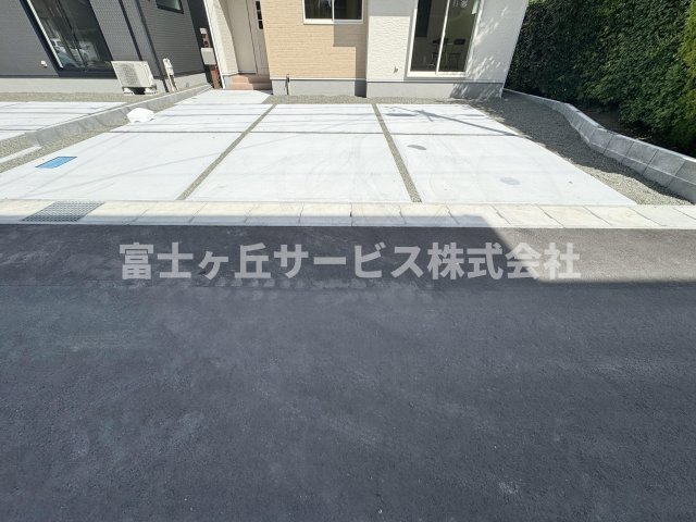 【駐車場】 | 島田市中溝町 新築一戸建て 2号棟 | 車種により3台駐車可能です