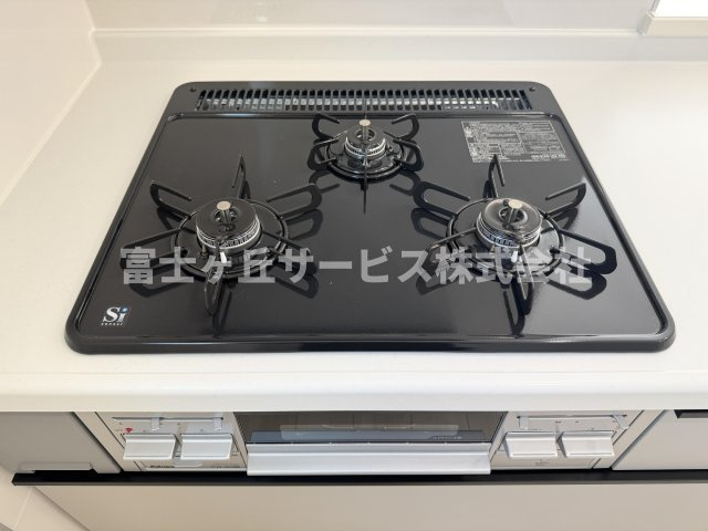 【その他】 | 島田市中溝町 新築一戸建て 2号棟 | 3口コンロがあります