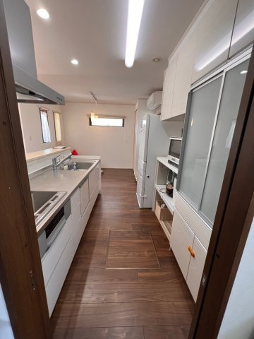 松本市村井町西1丁目　中古住宅のキッチン|洗面室からの動線も良いです