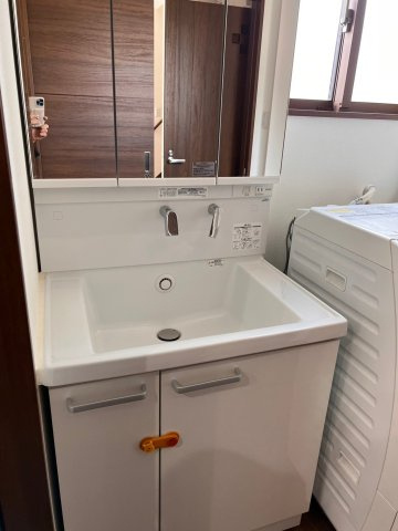 松本市村井町西1丁目　中古住宅の独立洗面台|独立洗面台、朝の身支度には欠かせません