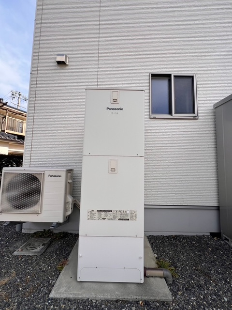松本市村井町西1丁目　中古住宅の発電・温水設備|オール電化のアイテム　エコキュートです