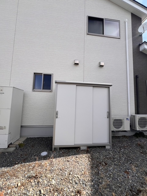 松本市村井町西1丁目　中古住宅のその他|意外と便利な外物置です