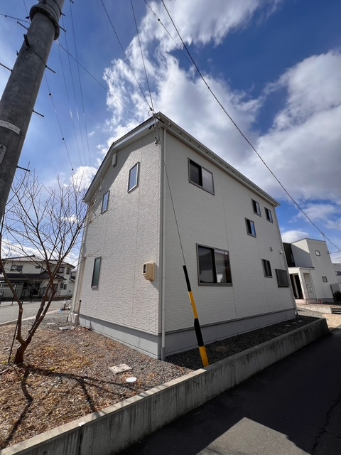 松本市村井町西1丁目　中古住宅の外観|北道路からの外観です