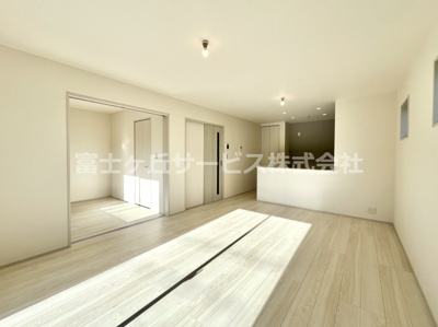 【居間・リビング】 | 榛原郡吉田町住吉 5期 新築一戸建て | リビングダイニングです