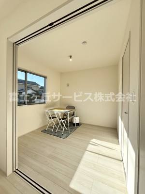 【洋室】 | 榛原郡吉田町住吉 5期 新築一戸建て | LDK横の洋室