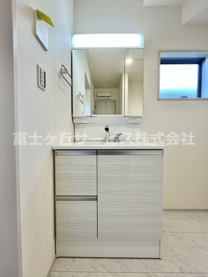 【独立洗面台】 | 榛原郡吉田町住吉 5期 新築一戸建て | 独立洗面化粧台が付いています