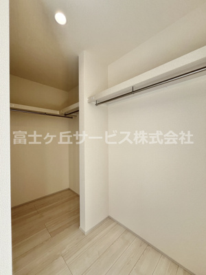 【収納】 | 榛原郡吉田町住吉 5期 新築一戸建て | 主寝室のウォークインクローゼット