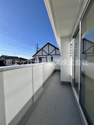 【バルコニー】 | 榛原郡吉田町住吉 5期 新築一戸建て | 暖かな日差しのふりそそぐバルコニー