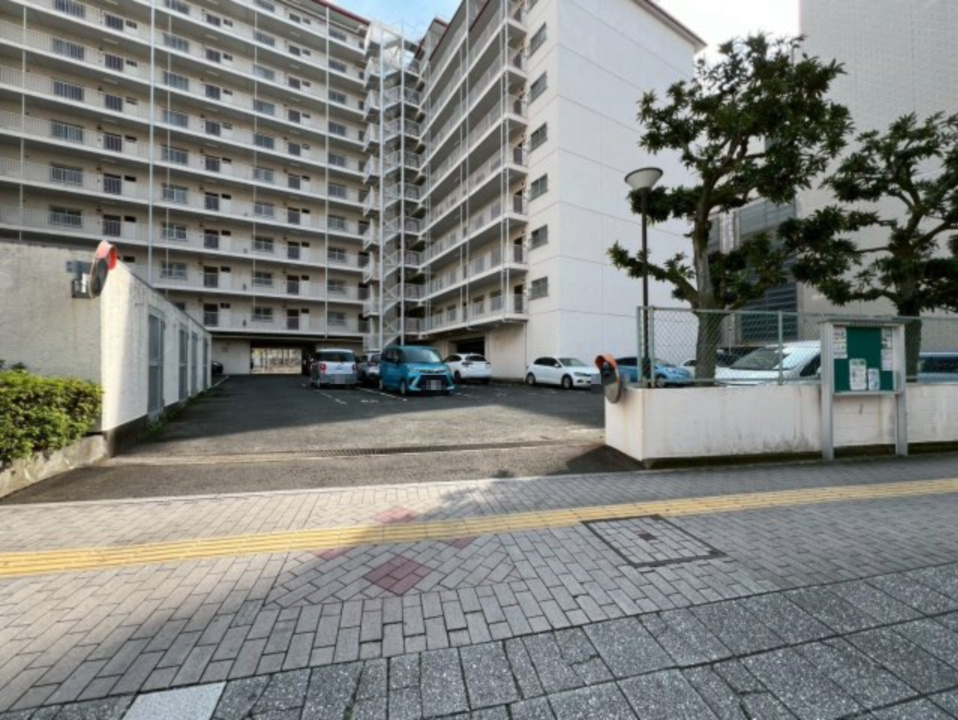 プリメーラ平塚の駐車場