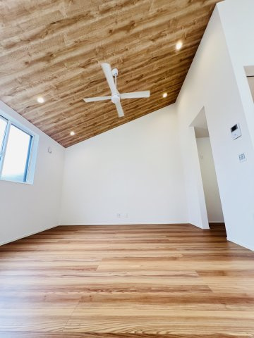 SKY CEILING HOUSE ― 空とつながるリビング ―の洋室