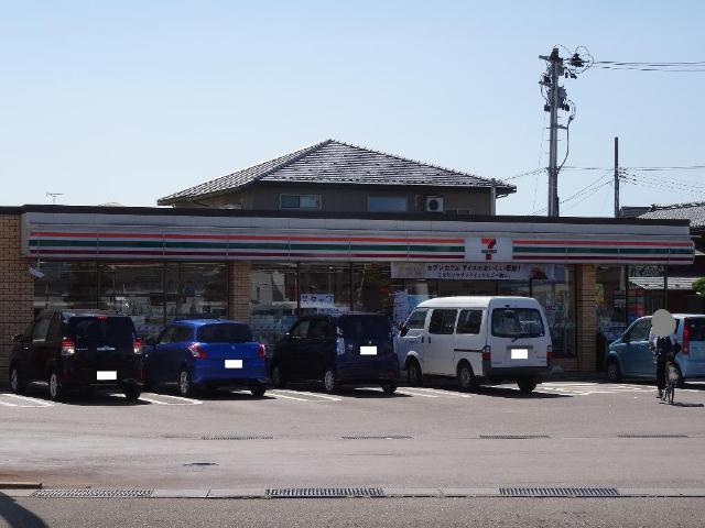 ファミーユ　メゾンの周辺|セブンイレブン燕井土巻店まで673ｍ