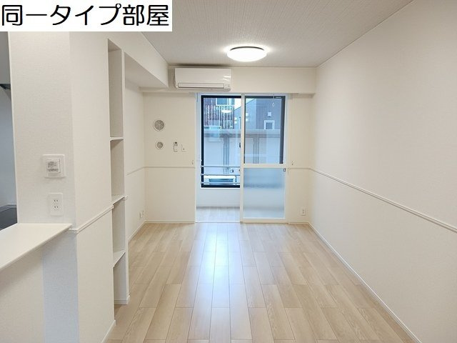 フォルトゥナガーデンＢの居間・リビング|こちらのリビングで趣味の時間をお楽しみください