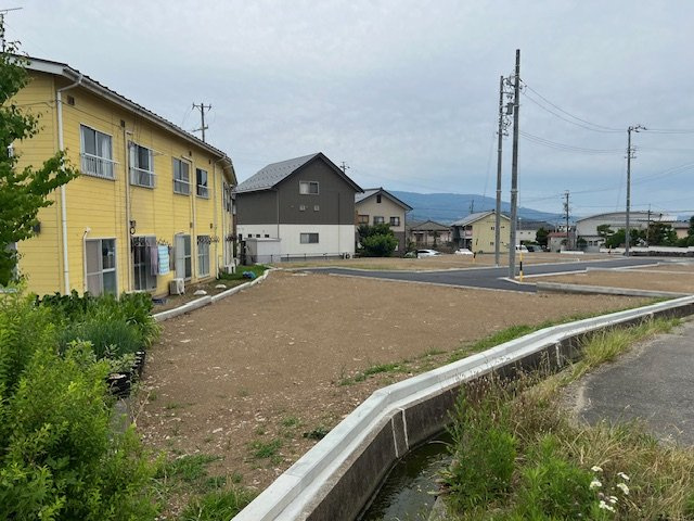 契約予定　松本市沢村3丁目　オアシス沢村　区画10の前面道路含む現地写真