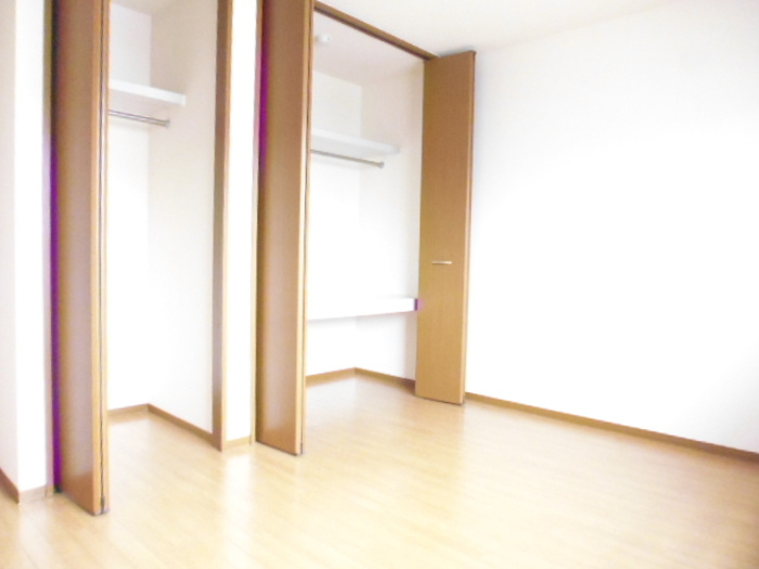 オリエントクレストの寝室|クローゼット付の洋室です☆