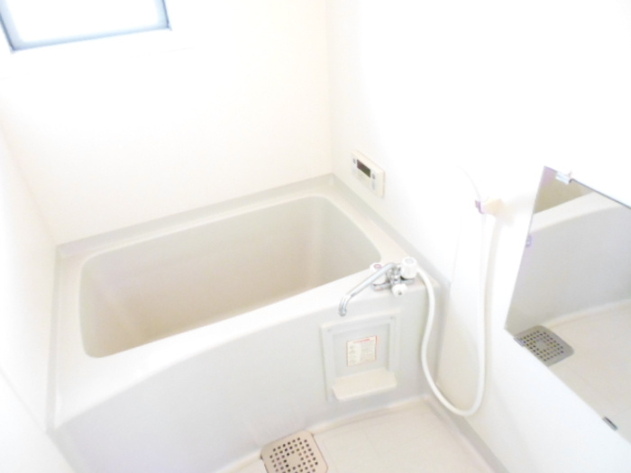 オリエントクレストの浴室|追い焚き付きのお風呂です♪