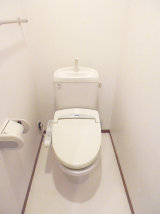 オリエントクレストのトイレ|嬉しい温水洗浄便座付き♪