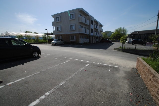 カーサフェリーチェの駐車場